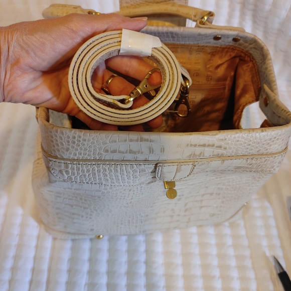 Aigner - Picture 5 of 5